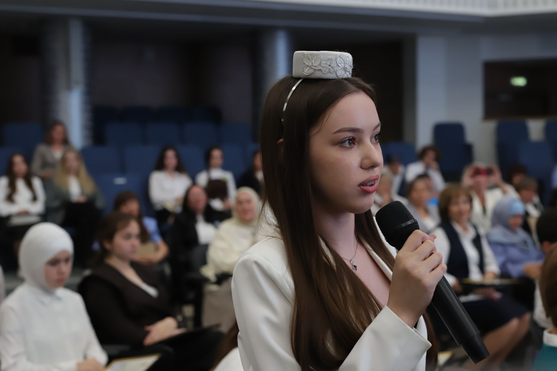Илсур Һадиуллин: «Сез агымга каршы барырга сәләтле яшьләр»