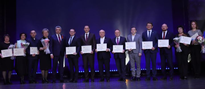 «Ел укытучысы – 2025». Мәгарифтә яңа йолдызлар