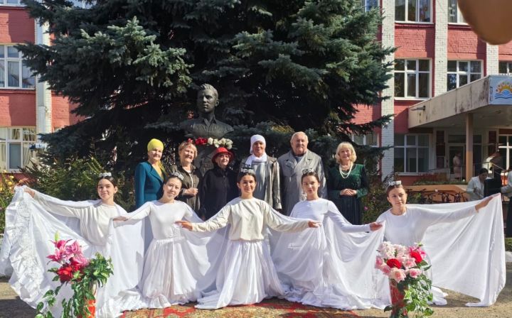 Казанда 20 нче гимназия буенча Рөстәм Сираҗиев Абдулла Алиш премиясенә лаек булды