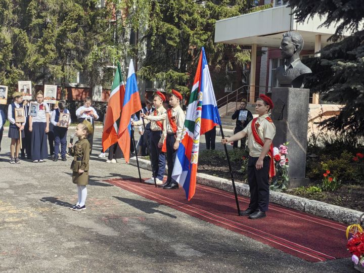 Алиш исемен горур йөртәбез