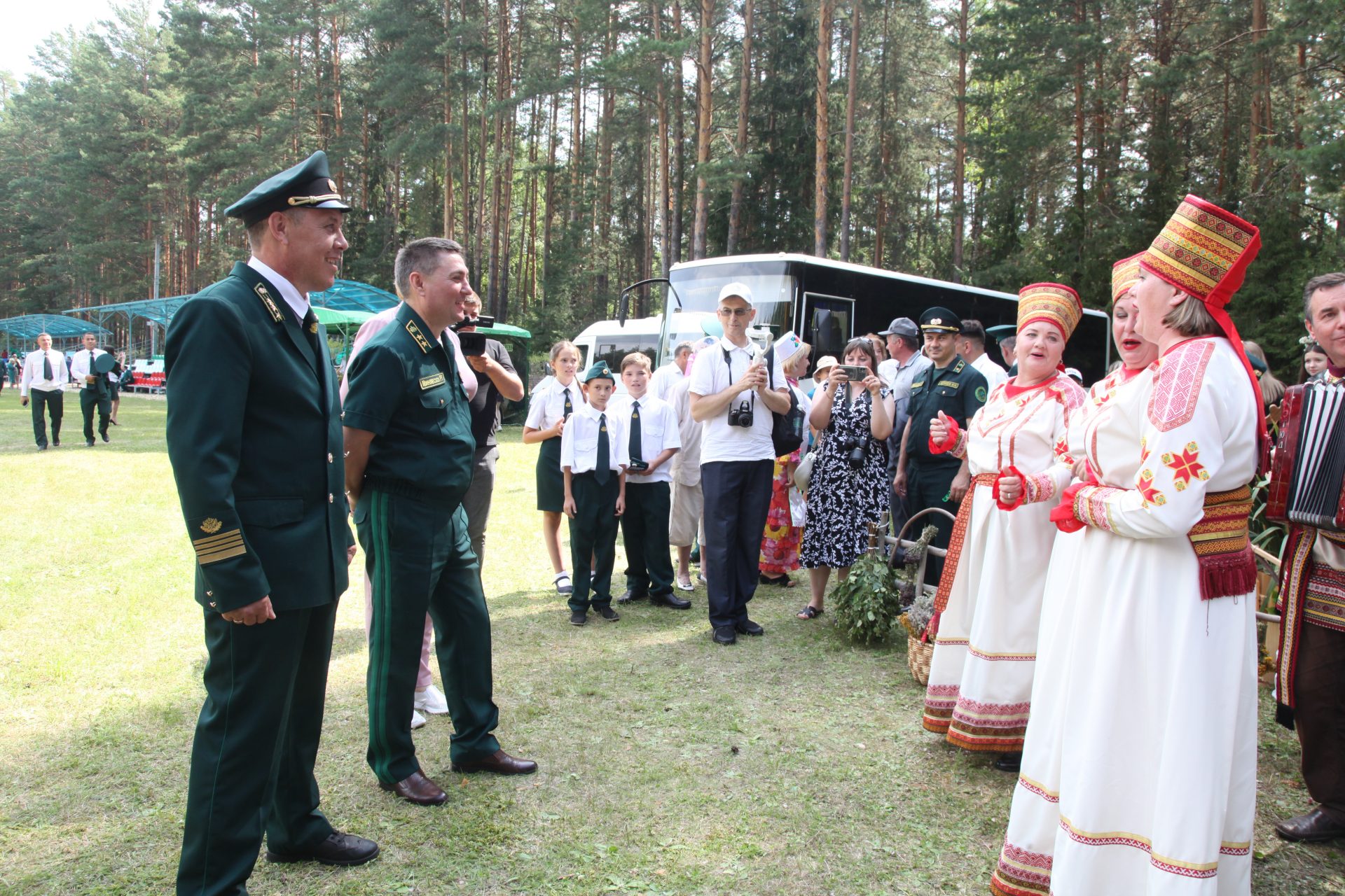 «Халык традицияләрендә – урман»