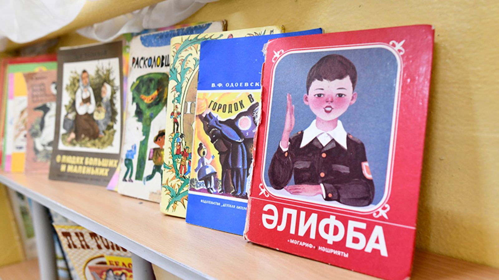 Казанда «Иң яхшы туган тел укытучысы» исеме өчен 112 педагог көч сынаша