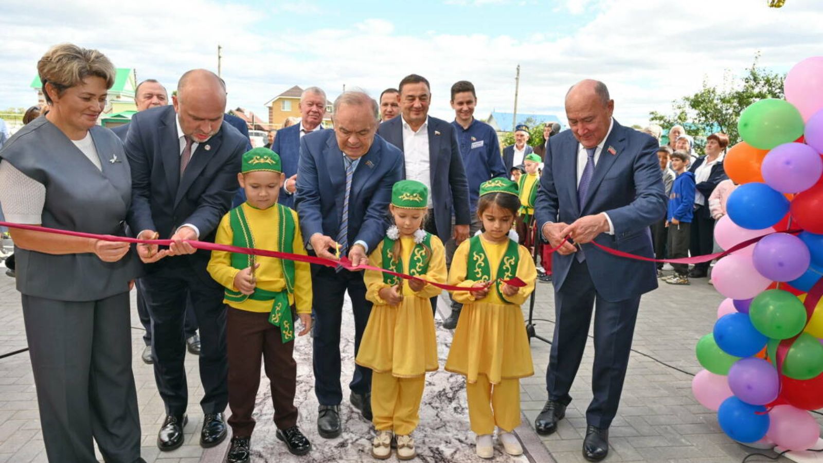 Марат Әхмәтов Теләче районында яңартылган балалар бакчасы ачылу тантанасында катнашты