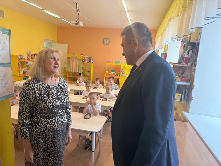 Ильсур Хадиуллин посетил учреждения образования Елабуги