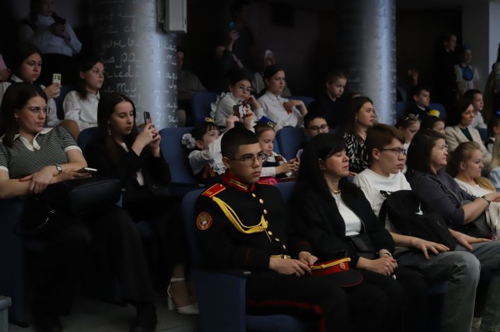«Кузгатмакчы булсаң халык күңелләрен...» дип атаплган республикакүләм фәнни-иҗади бәйгедән фоторепортаж