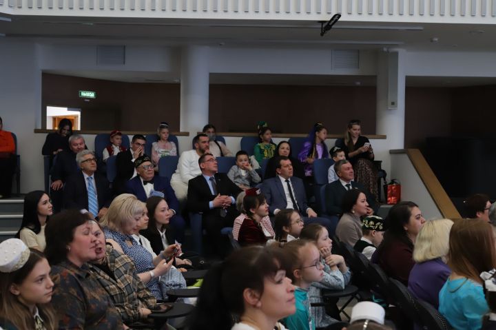 «Кузгатмакчы булсаң халык күңелләрен...» дип атаплган республикакүләм фәнни-иҗади бәйгедән фоторепортаж
