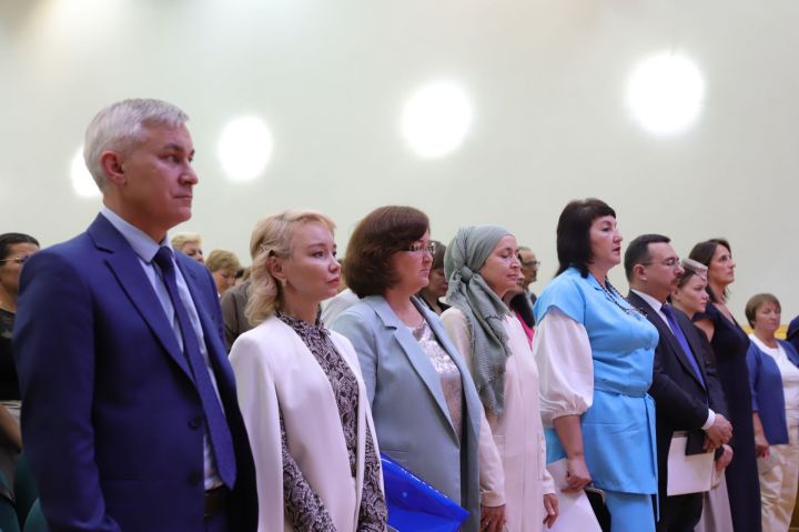 Милли традицияләргә, туган телгә  тугрылык саклап