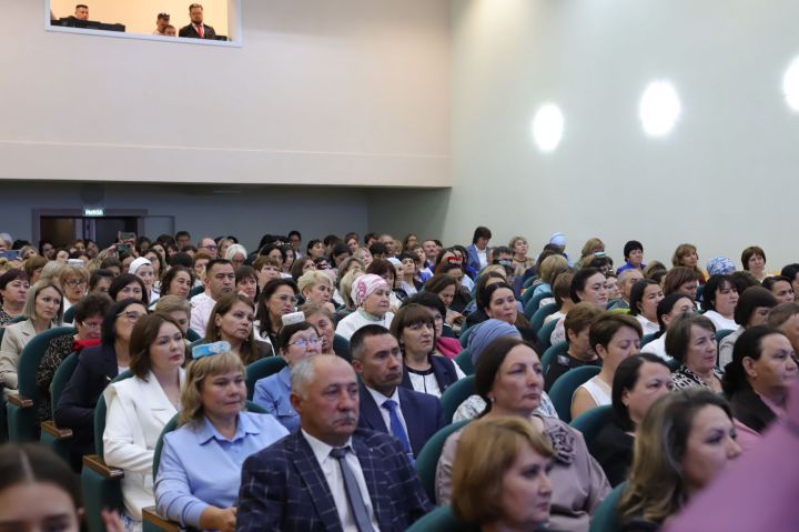 Милли традицияләргә, туган телгә  тугрылык саклап