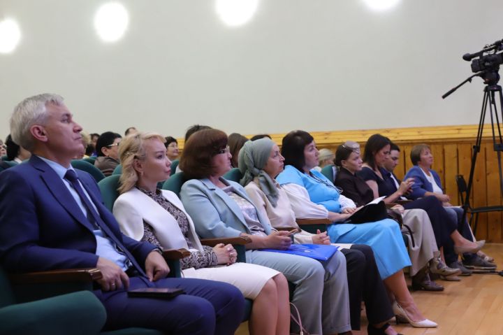 Милли традицияләргә, туган телгә  тугрылык саклап