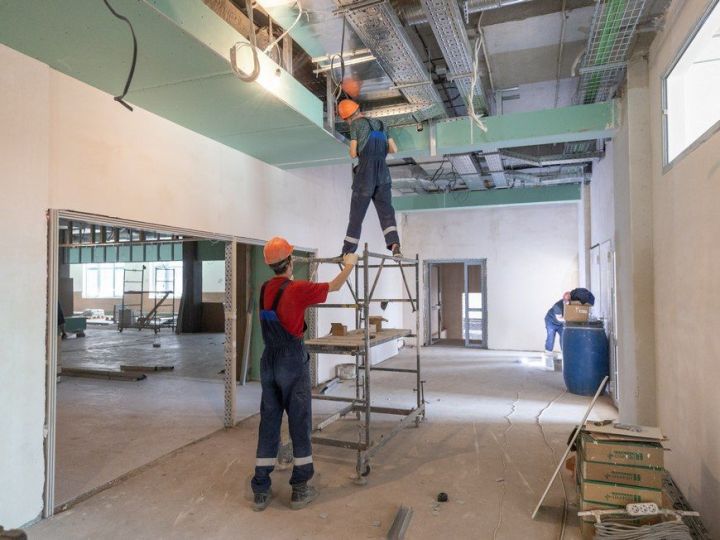 «Җәй» торак комплексындагы мәктәп төзелеше 75% ка башкарылган