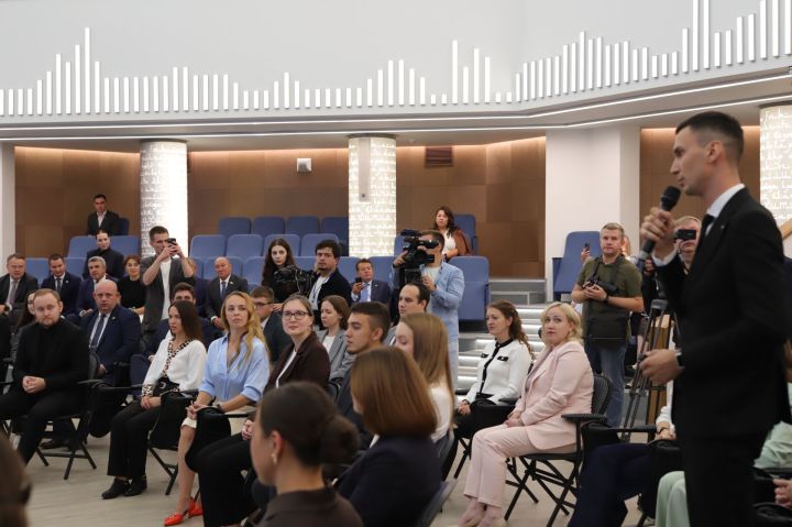 Рөстәм Миңнеханов КФУда яшь педагоглар һәм галимнәр белән очрашты. Фоторепортаж