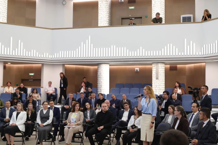 Рөстәм Миңнеханов КФУда яшь педагоглар һәм галимнәр белән очрашты. Фоторепортаж