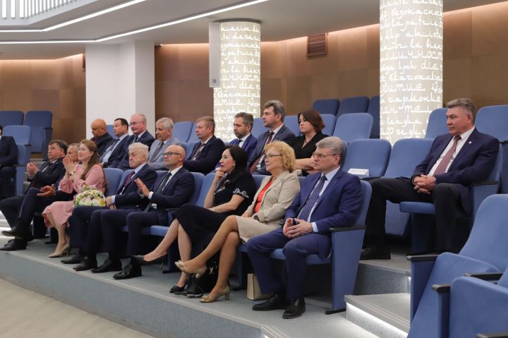 Рөстәм Миңнеханов КФУда яшь педагоглар һәм галимнәр белән очрашты. Фоторепортаж