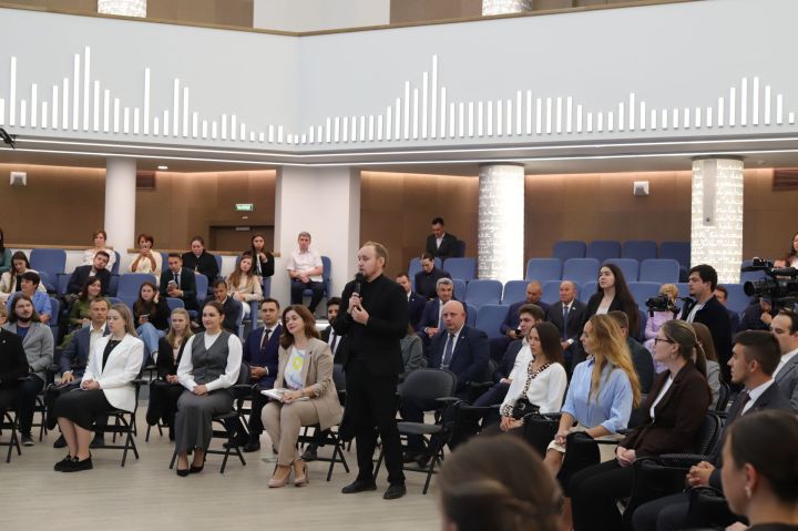 Рөстәм Миңнеханов КФУда яшь педагоглар һәм галимнәр белән очрашты. Фоторепортаж