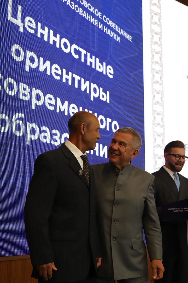 Август киңәшмәсе: яңа таләпләр буенча белем бирә башлыйбыз
