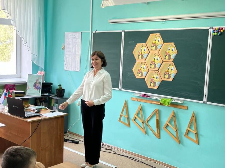 Имәнкискә мәктәбендә «Авыл укытучысы / Авыл тәрбиячесе –2025» конкурсының финалы узды