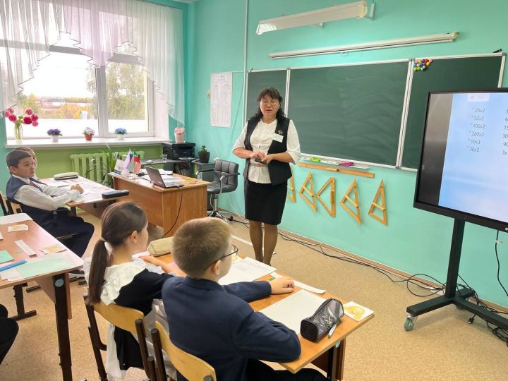 Имәнкискә мәктәбендә «Авыл укытучысы / Авыл тәрбиячесе –2025» конкурсының финалы узды
