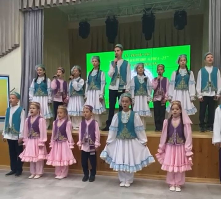 Ютазы мәктәбе базасында  “Урталай бүлгән алма – 2025” әдәби фестивале узды