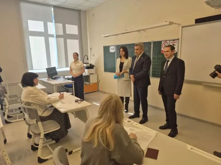 Әти-әниләр балалары белән бергә БДИ тапшыра