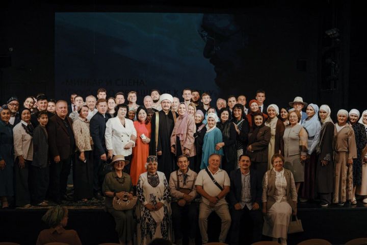 «Мөнбәр һәм сәхнә»: Равил Гайнетдин иҗат әһелләре белән очрашты