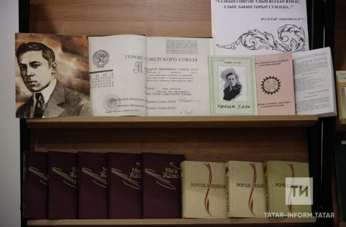 КФУ студентлары Муса Җәлил һәм Рәхим Саттар шигырьләрен дөнья халыклары телендә укыды